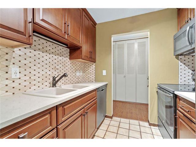 2801 Flag Avenue N 314, New Hope, MN 55427