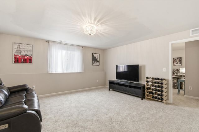 2744 Sycamore River Drive, Fowlerville, MI 48836