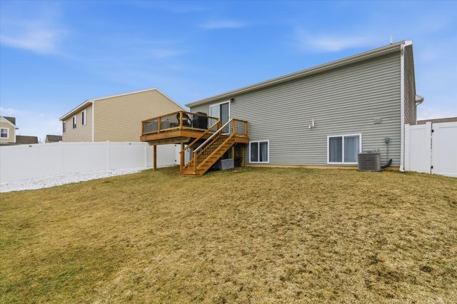 2744 Sycamore River Drive, Fowlerville, MI 48836