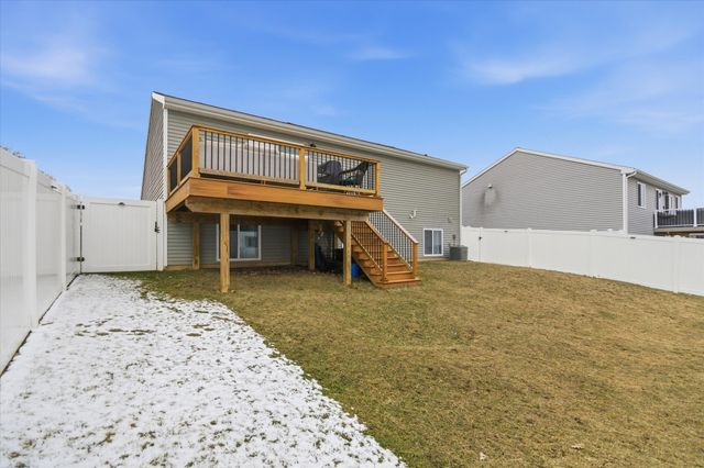 2744 Sycamore River Drive, Fowlerville, MI 48836