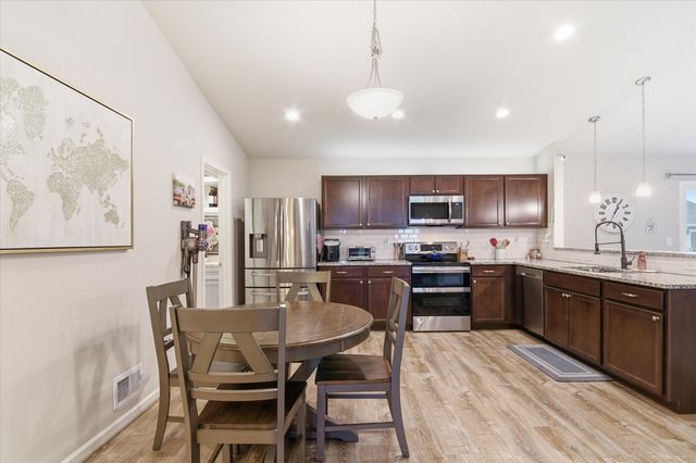 2744 Sycamore River Drive, Fowlerville, MI 48836