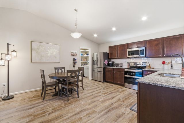 2744 Sycamore River Drive, Fowlerville, MI 48836