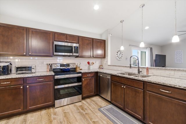 2744 Sycamore River Drive, Fowlerville, MI 48836