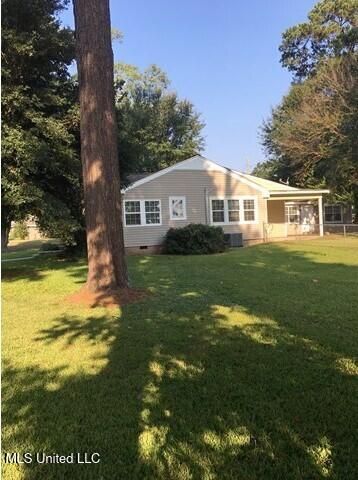 227 SW 1st Street, Magee, MS 39111