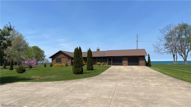1104 Lake Road, Conneaut, OH 44030