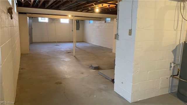 1104 Lake Road, Conneaut, OH 44030