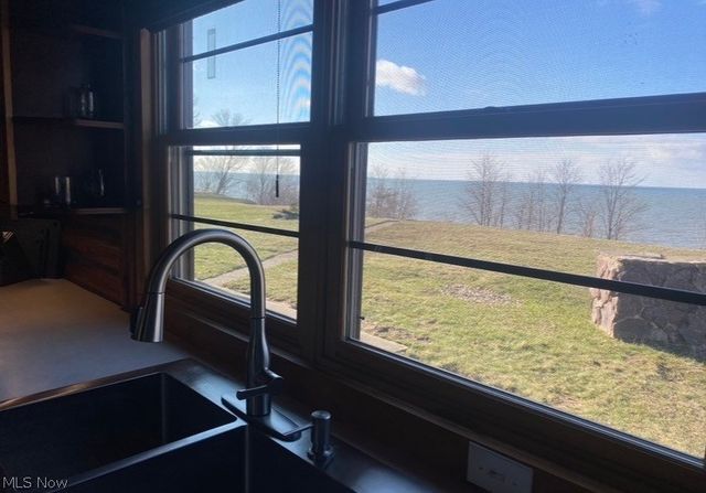 1104 Lake Road, Conneaut, OH 44030