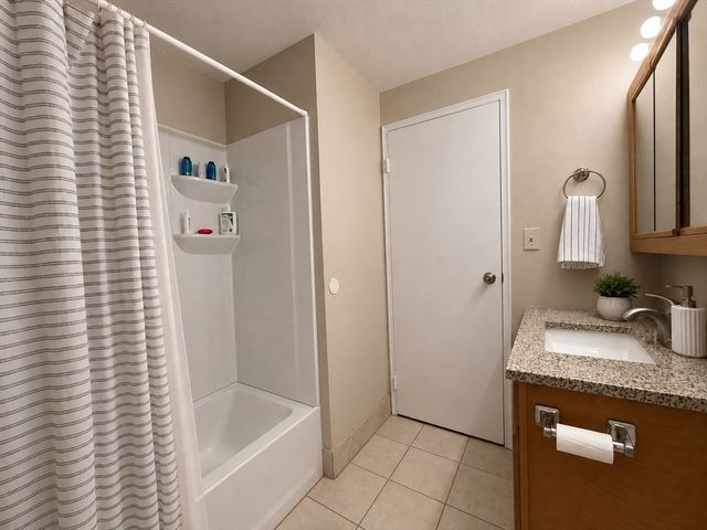 8 Village Rock Ln 3, Natick, MA 01760