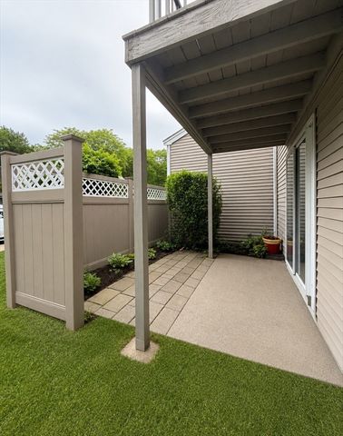 8 Village Rock Ln 3, Natick, MA 01760