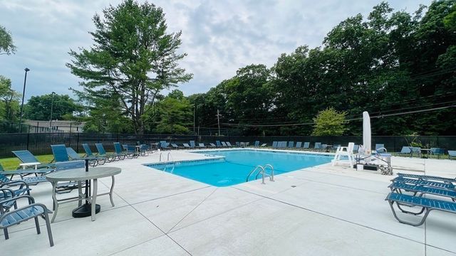 8 Village Rock Ln 3, Natick, MA 01760