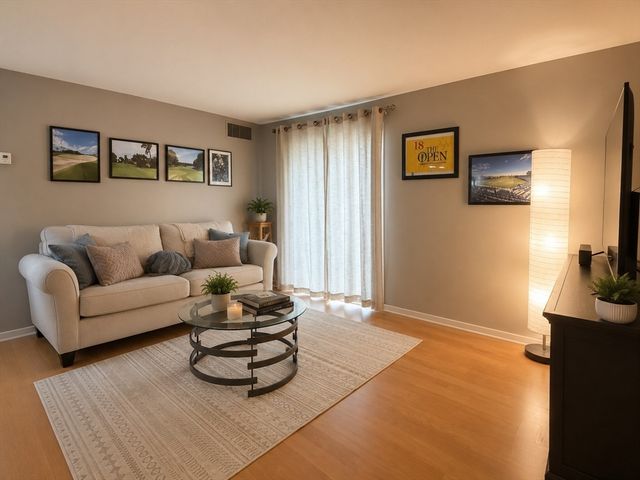 8 Village Rock Ln 3, Natick, MA 01760