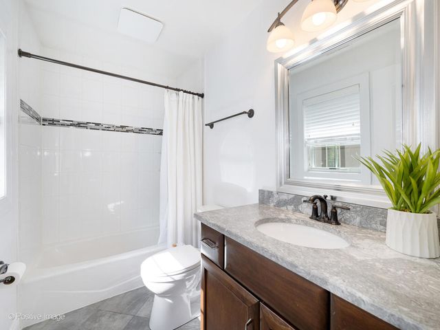 21 S Bruner Street, Hinsdale, IL 60521