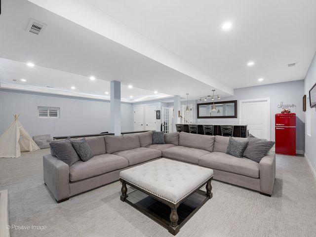 21 S Bruner Street, Hinsdale, IL 60521