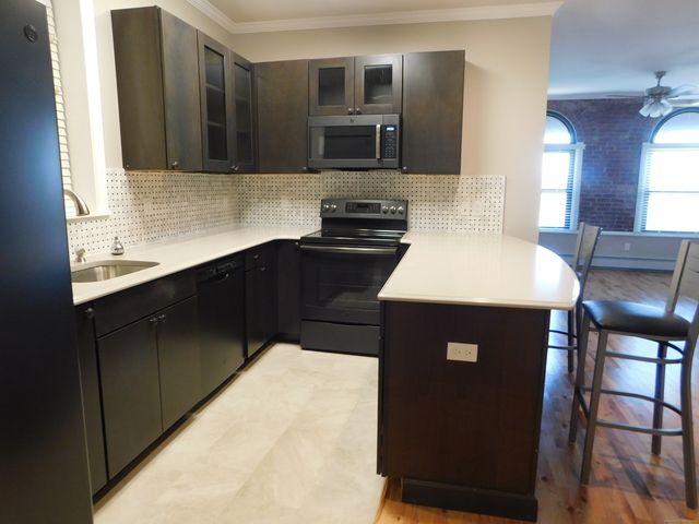 57 Bank Street 301, New London, CT 06320