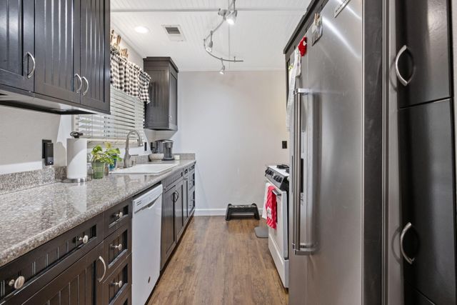 1233 S Kent Street, Visalia, CA 93277