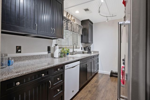 1233 S Kent Street, Visalia, CA 93277