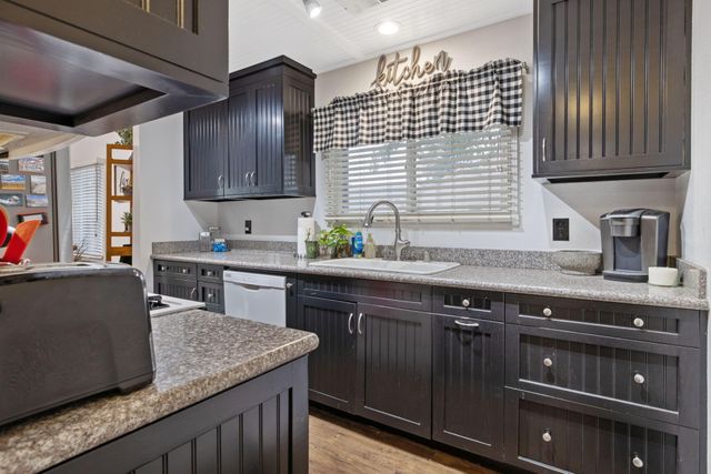 1233 S Kent Street, Visalia, CA 93277