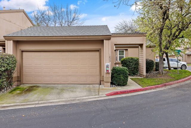 1233 S Kent Street, Visalia, CA 93277