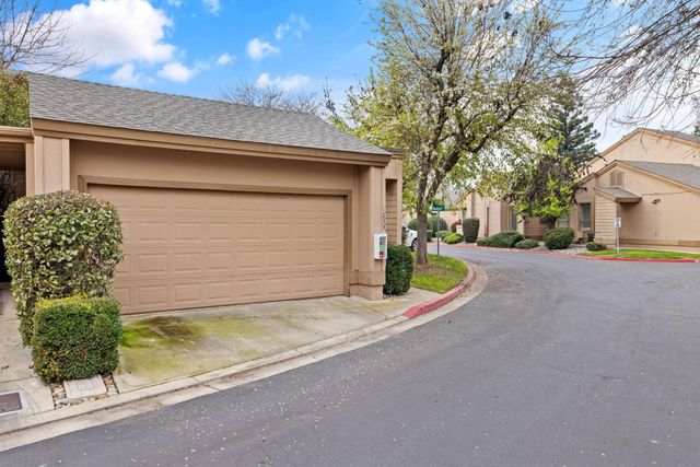 1233 S Kent Street, Visalia, CA 93277