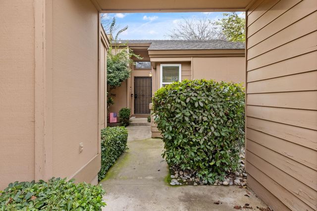 1233 S Kent Street, Visalia, CA 93277