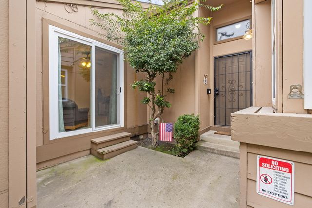 1233 S Kent Street, Visalia, CA 93277