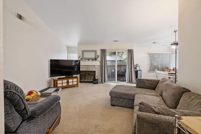 1233 S Kent Street, Visalia, CA 93277