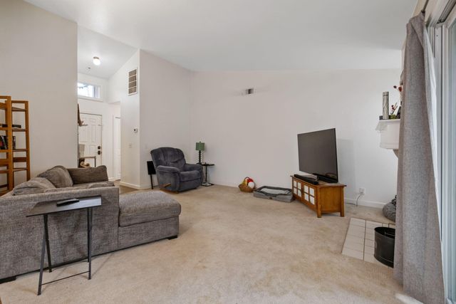 1233 S Kent Street, Visalia, CA 93277