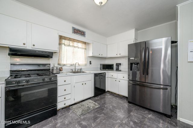 701 Beach Avenue, Beachwood, NJ 08722