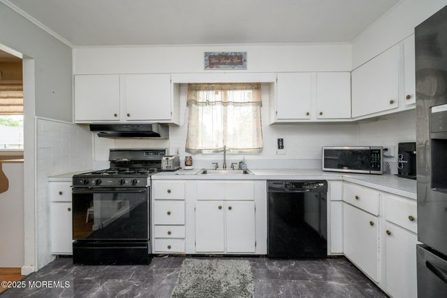 701 Beach Avenue, Beachwood, NJ 08722