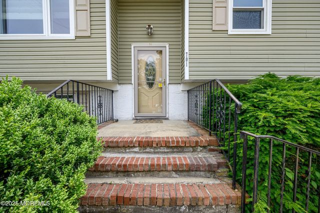 701 Beach Avenue, Beachwood, NJ 08722