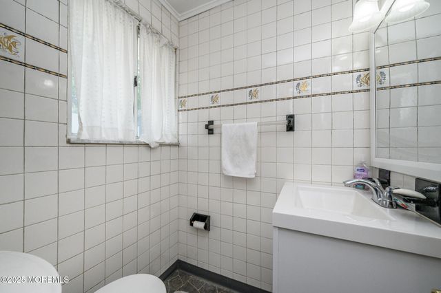701 Beach Avenue, Beachwood, NJ 08722
