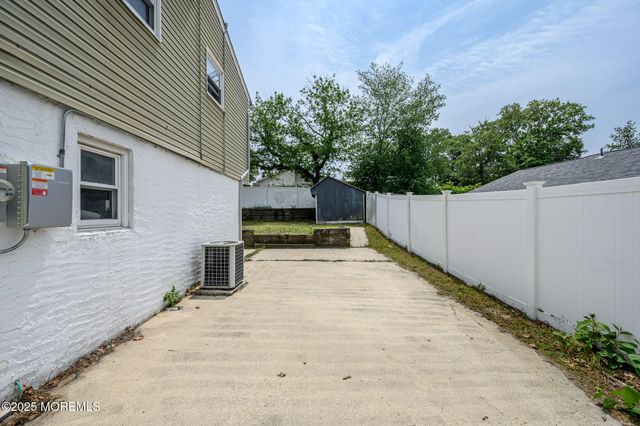 701 Beach Avenue, Beachwood, NJ 08722