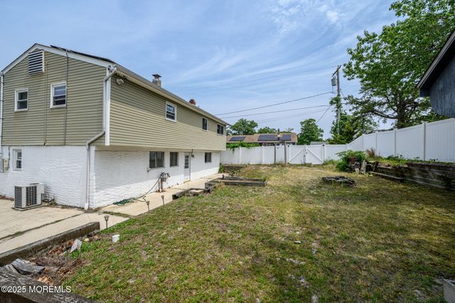 701 Beach Avenue, Beachwood, NJ 08722