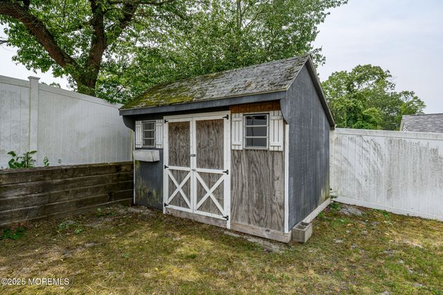 701 Beach Avenue, Beachwood, NJ 08722