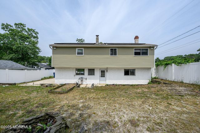 701 Beach Avenue, Beachwood, NJ 08722
