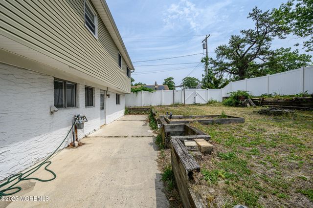 701 Beach Avenue, Beachwood, NJ 08722