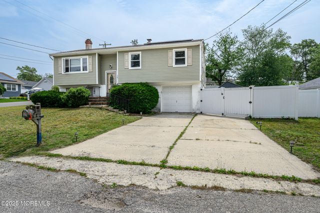 701 Beach Avenue, Beachwood, NJ 08722