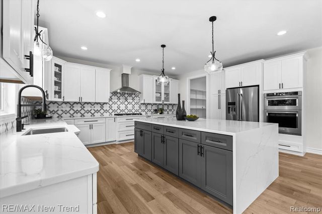 32534 Sanctuary Court, Farmington Hills, MI 48336