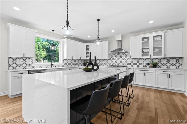 32534 Sanctuary Court, Farmington Hills, MI 48336