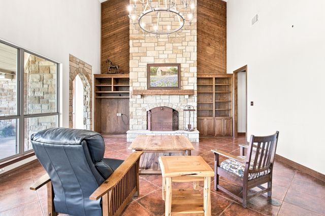 4350 Village Bend Road, Mineral Wells, TX 76067
