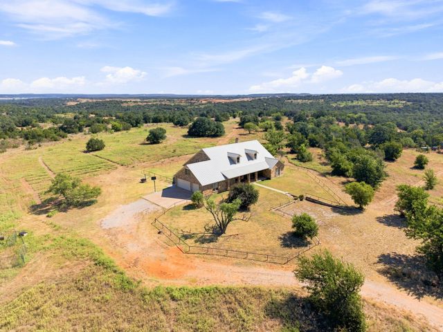 4350 Village Bend Road, Mineral Wells, TX 76067