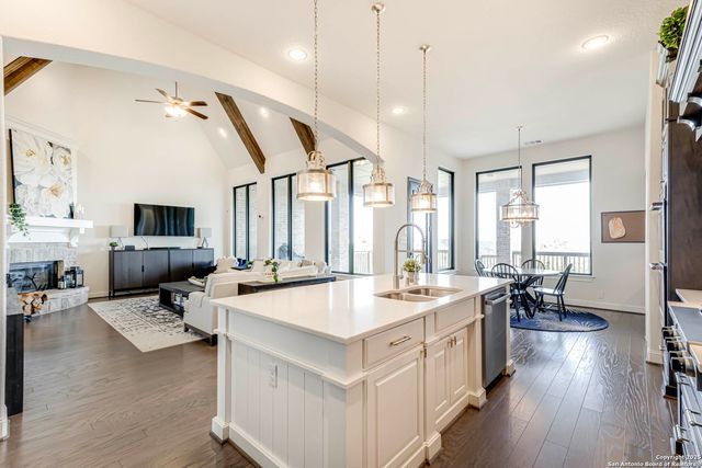 8027 Vanity Hill, San Antonio, TX 78256