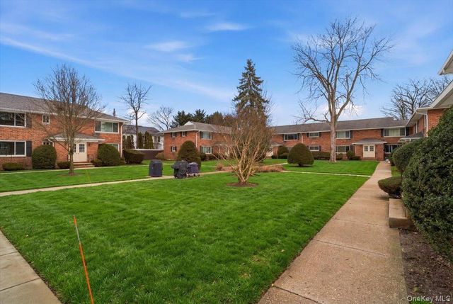 205 Edmunton Drive h18, North Babylon, NY 11703