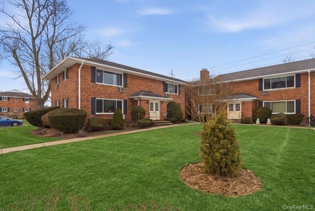 205 Edmunton Drive h18, North Babylon, NY 11703