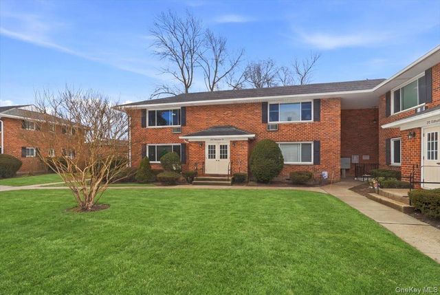 205 Edmunton Drive h18, North Babylon, NY 11703