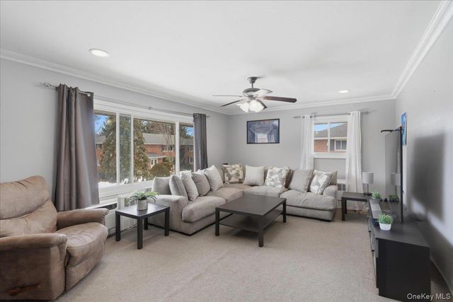 205 Edmunton Drive h18, North Babylon, NY 11703