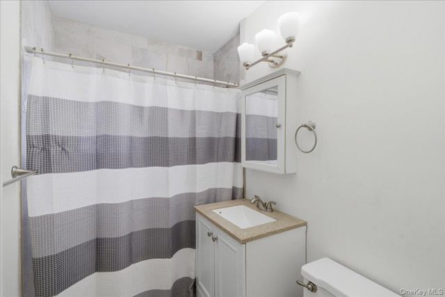 205 Edmunton Drive h18, North Babylon, NY 11703