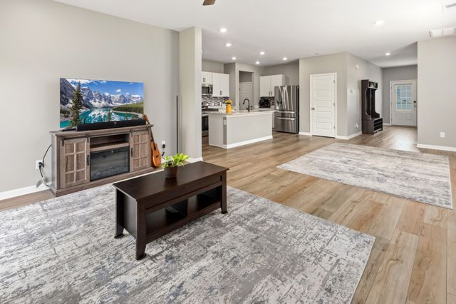 3342 Steadman St, Columbia, TN 38401