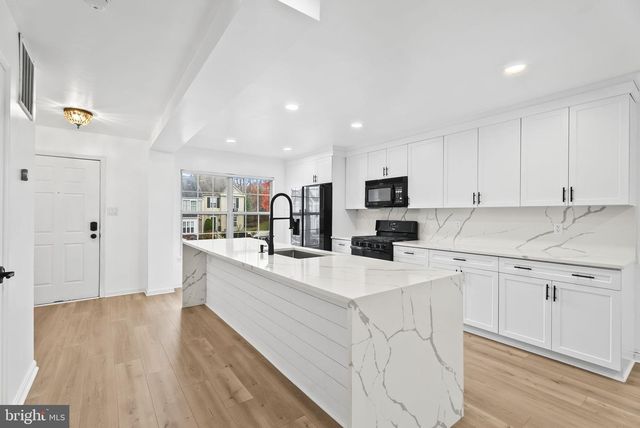 1989 BOWLINE LOOP, Woodbridge, VA 22192