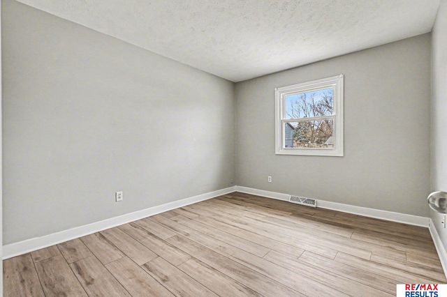 11601 S 37 Street, Bellevue, NE 68123